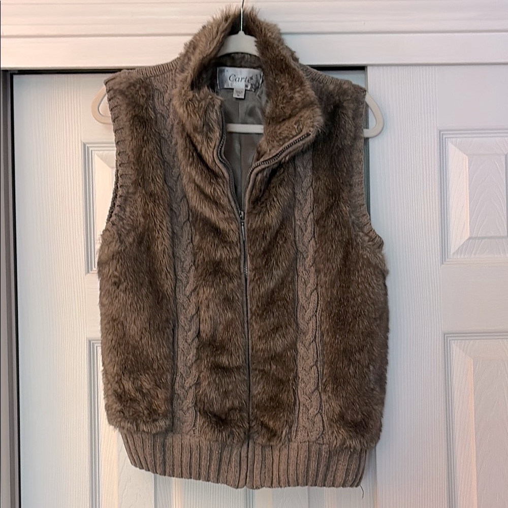 Women’s Carte faux fur sweater vest!